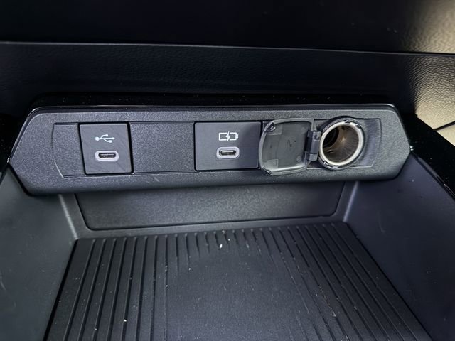 Used 2025 Toyota Prius LE image 20