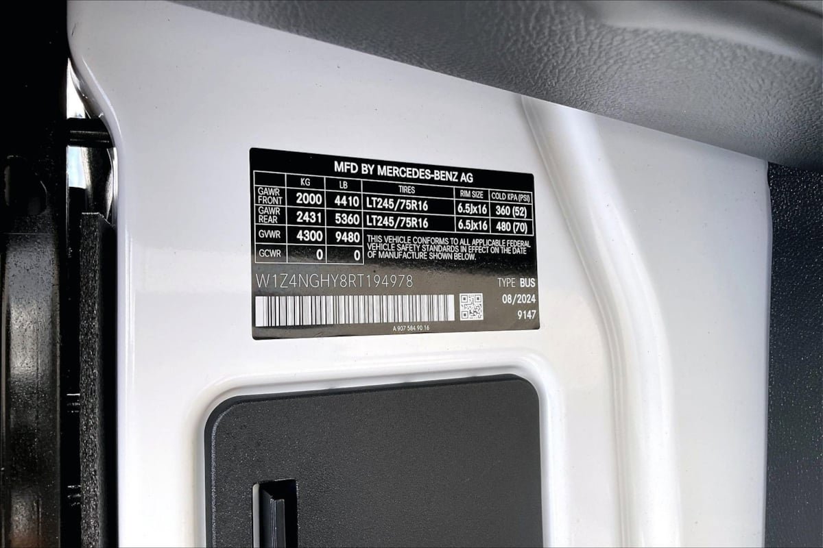 Used 2024 Mercedes-Benz Sprinter 2500 image 32