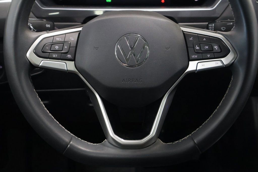 Used 2022 Volkswagen Tiguan SE w/ Panoramic Sunroof Package image 17