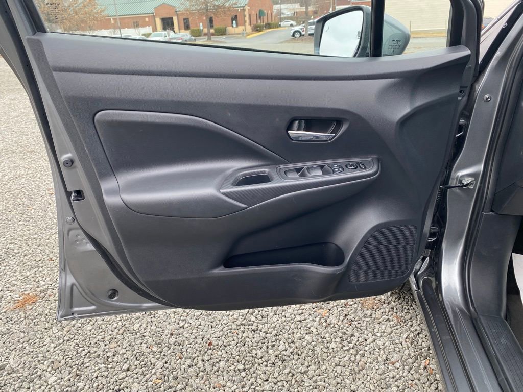 Used 2025 Nissan Versa SV image 9