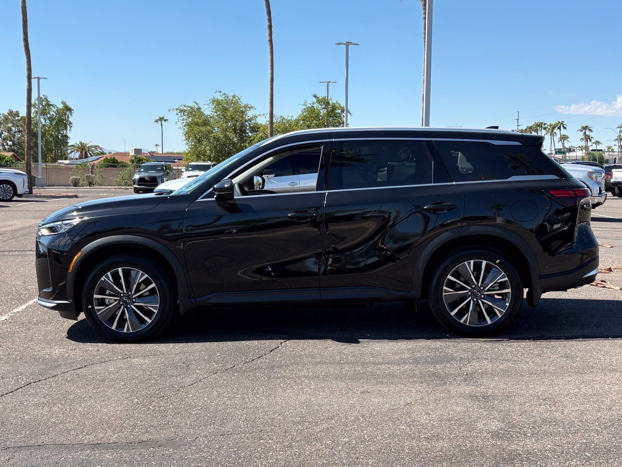 New 2027 INFINITI QX60 Luxe FWD image 3