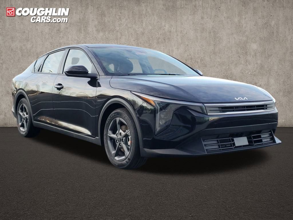 New 2025 Kia K4 LXS image 1