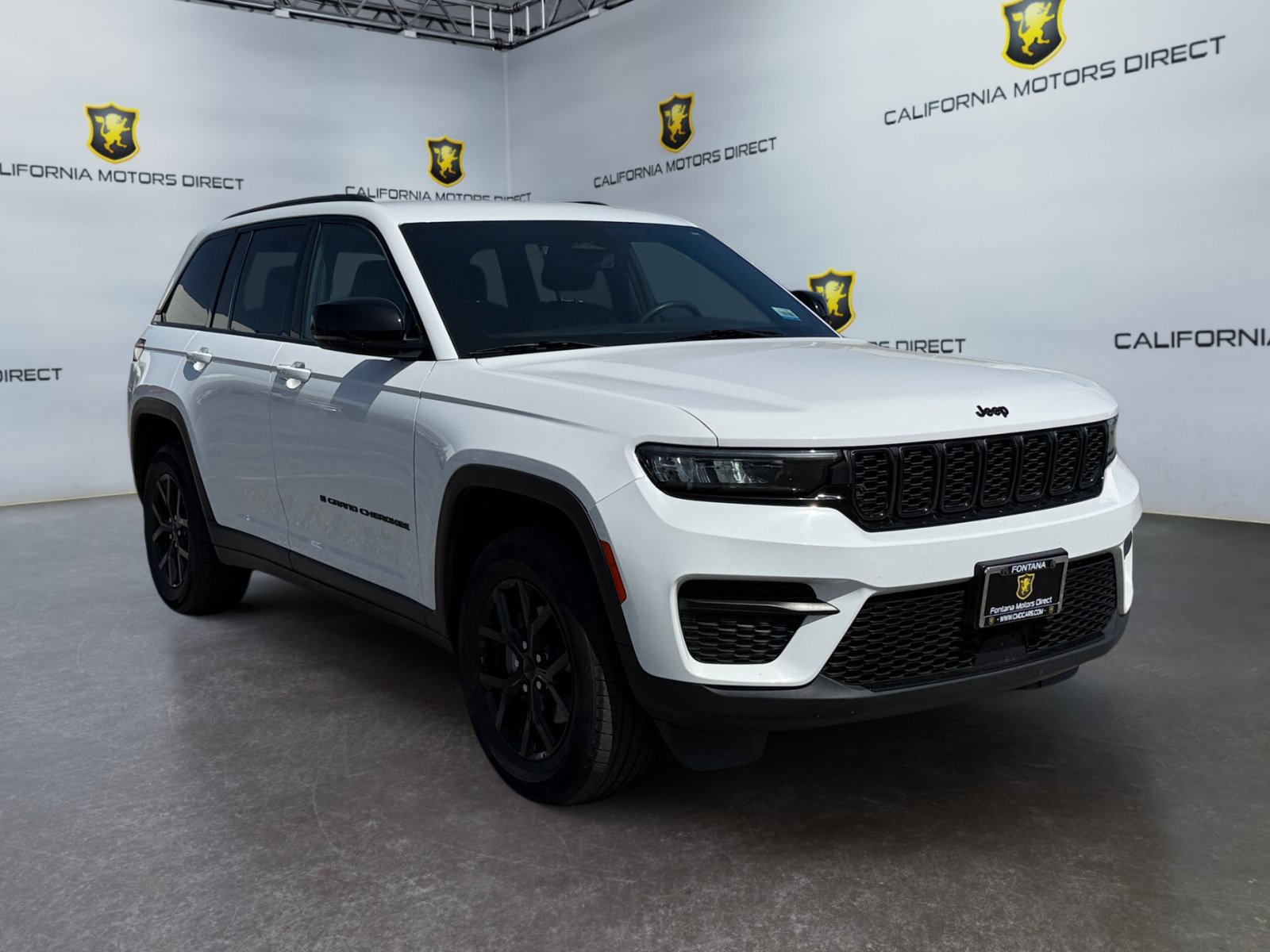 Used 2024 Jeep Grand Cherokee Altitude AWD/4WD image 7