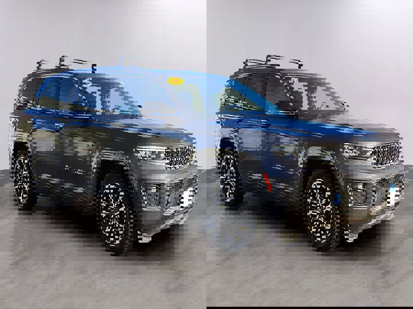 Used 2023 Jeep Grand Cherokee Overland image 3