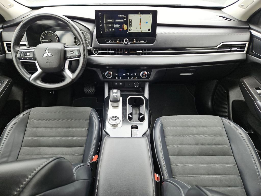 Used 2025 Mitsubishi Outlander SE FWD image 13