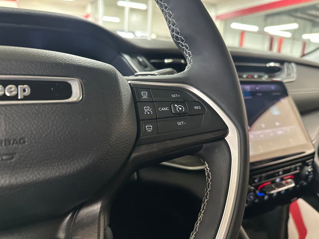 Certified 2023 Jeep Grand Cherokee Limited w/ Trailer Tow Prep Group (B) image 19