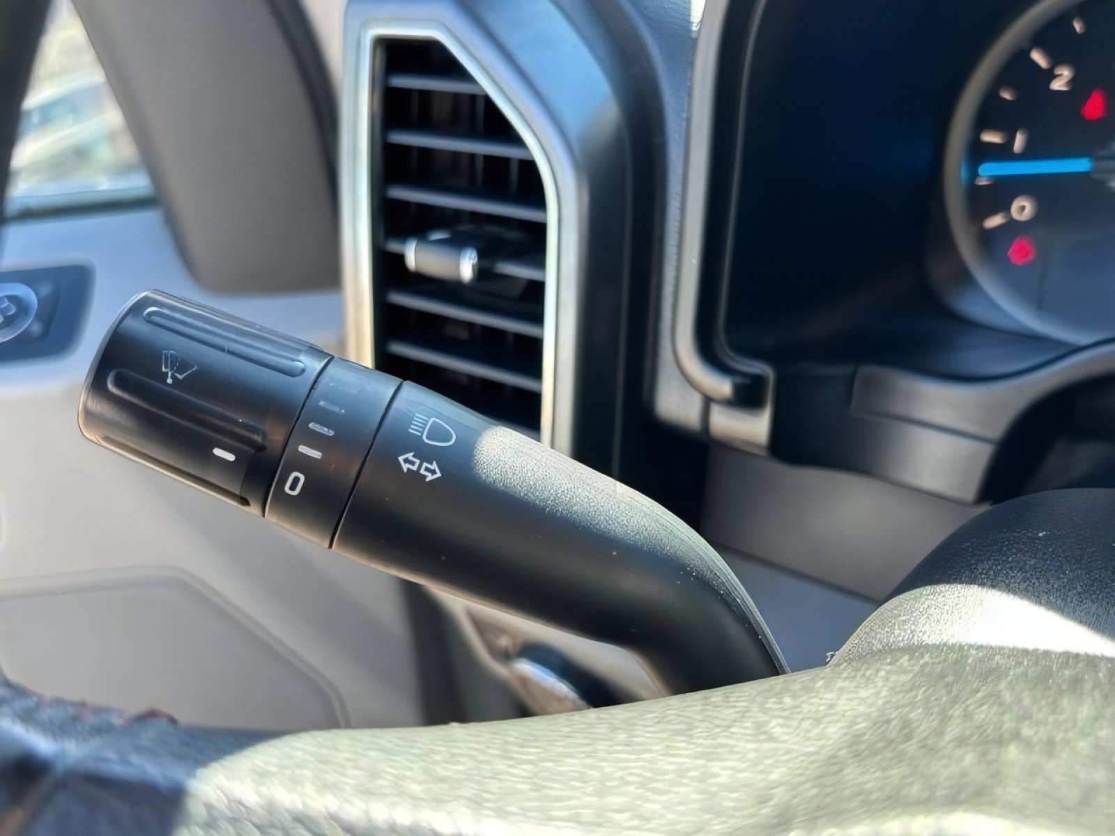 Used 2017 Ford F150 XLT AWD/4WD image 25