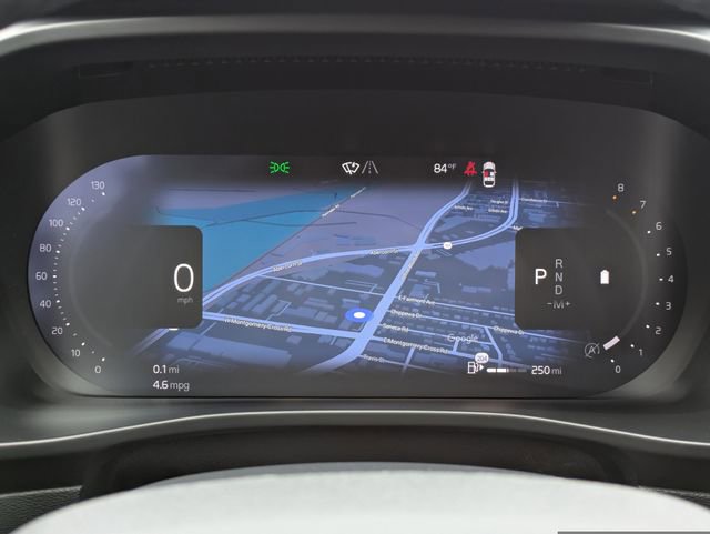 Certified 2025 Volvo XC40 B5 Plus AWD/4WD image 34