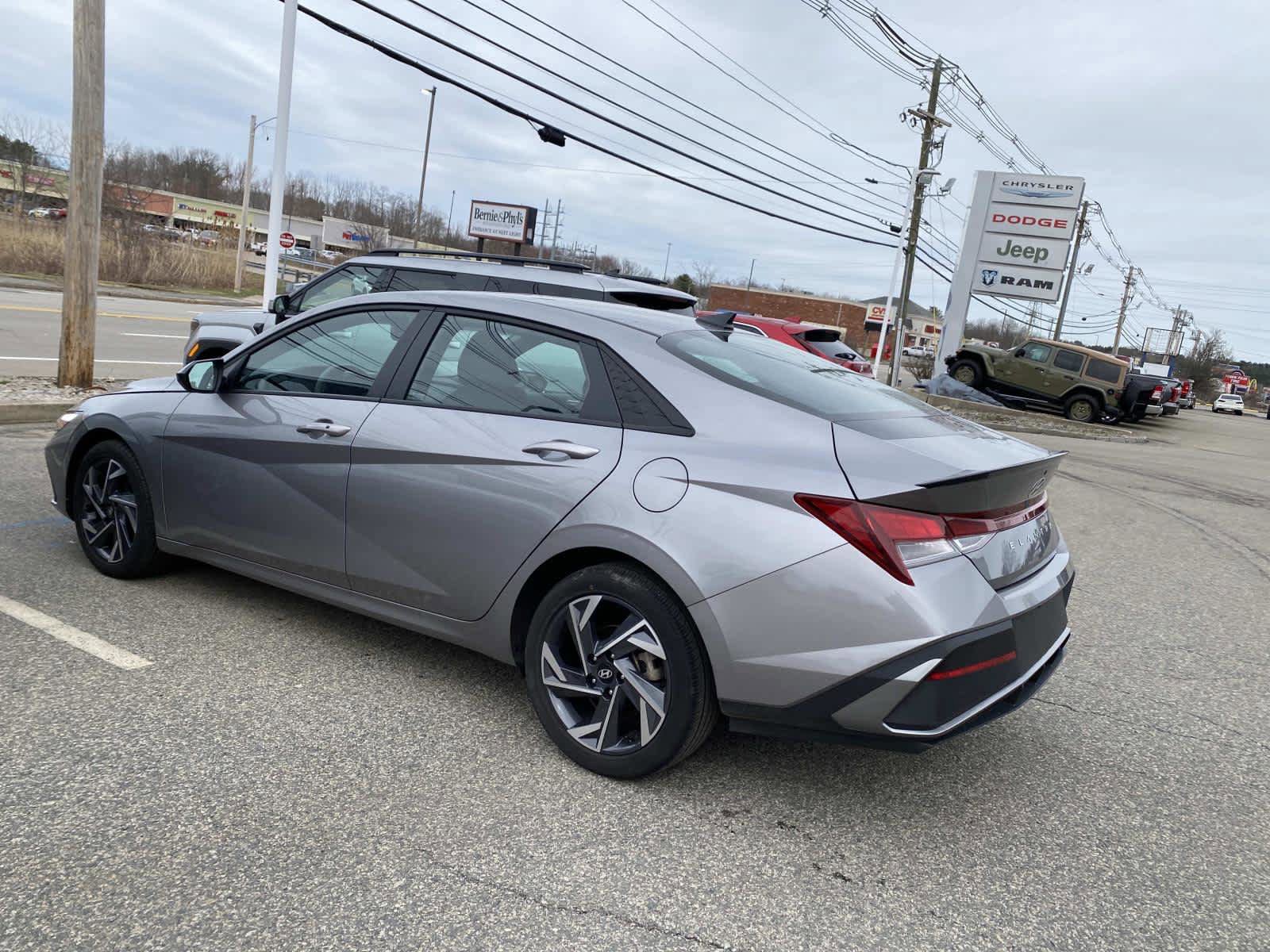 Used 2025 Hyundai Elantra Sport FWD image 5