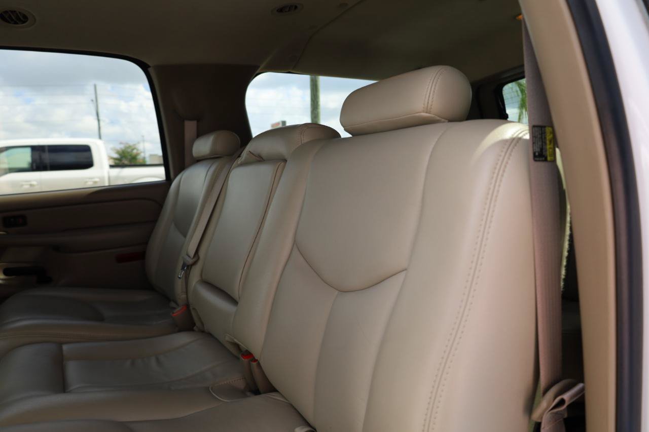 Used 2005 Chevrolet Suburban LT w/ Preferred Equipment Group RWD image 14