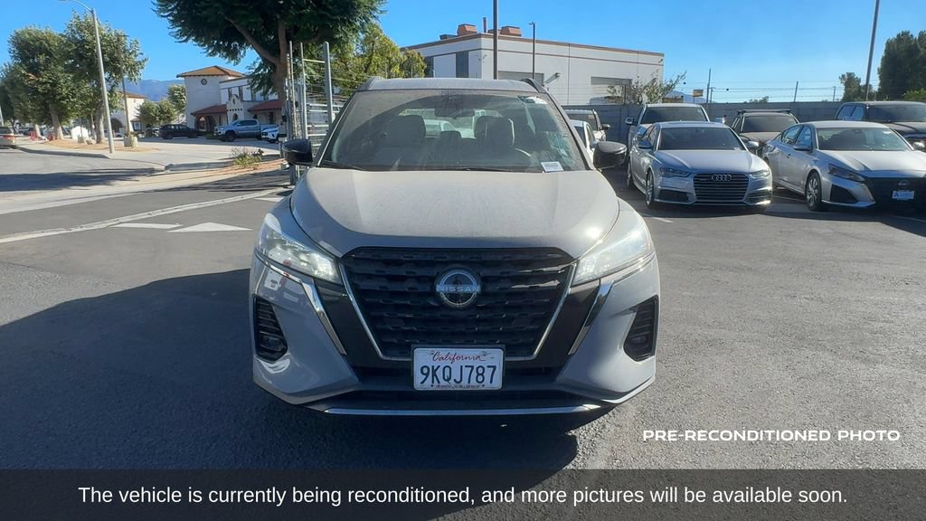 Used 2024 Nissan Kicks SR w/ SR Premium Package FWD image 2