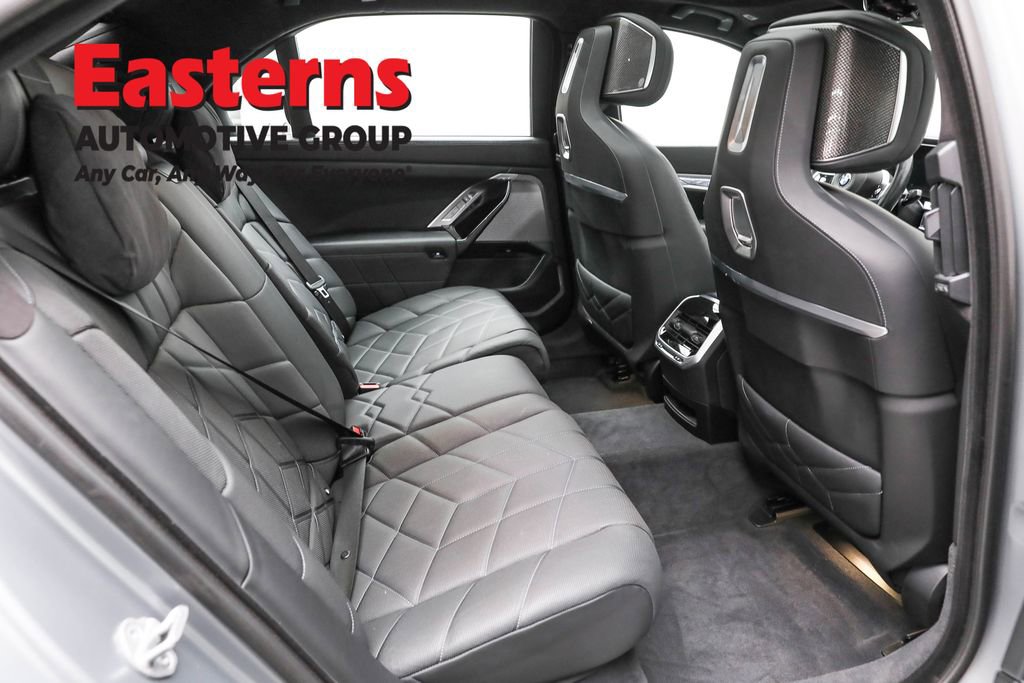 Used 2023 BMW 740i w/ Executive Package image 27