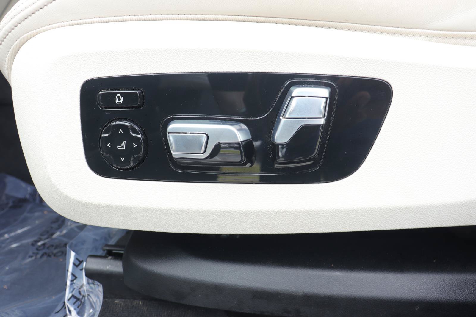 Used 2024 BMW X7 xDrive40i w/ Premium Package AWD/4WD image 28