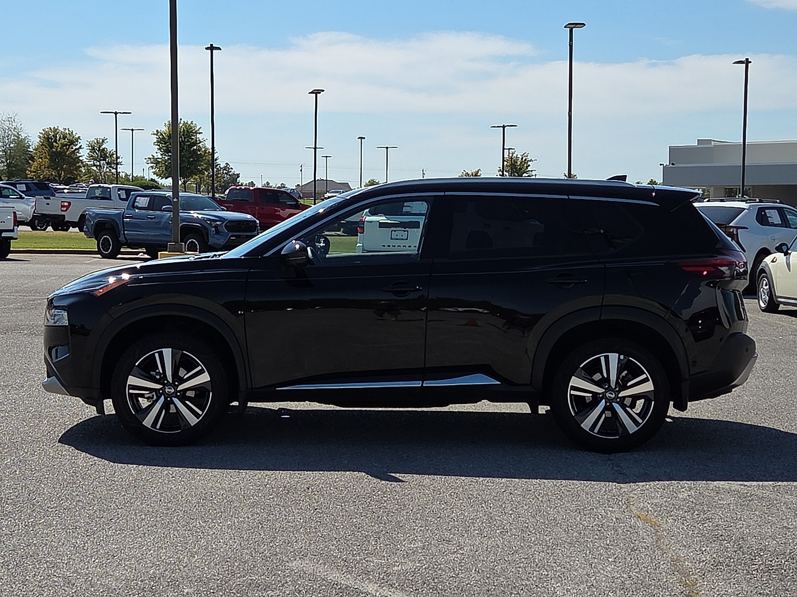 Used 2021 Nissan Rogue Platinum AWD/4WD image 3