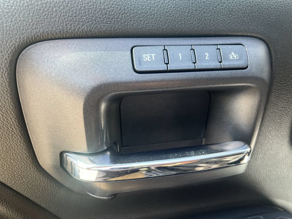 Used 2017 GMC Sierra 3500 Denali w/ Duramax Plus Package AWD/4WD image 19