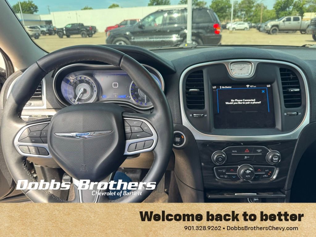 Used 2018 Chrysler 300 Touring L RWD image 14