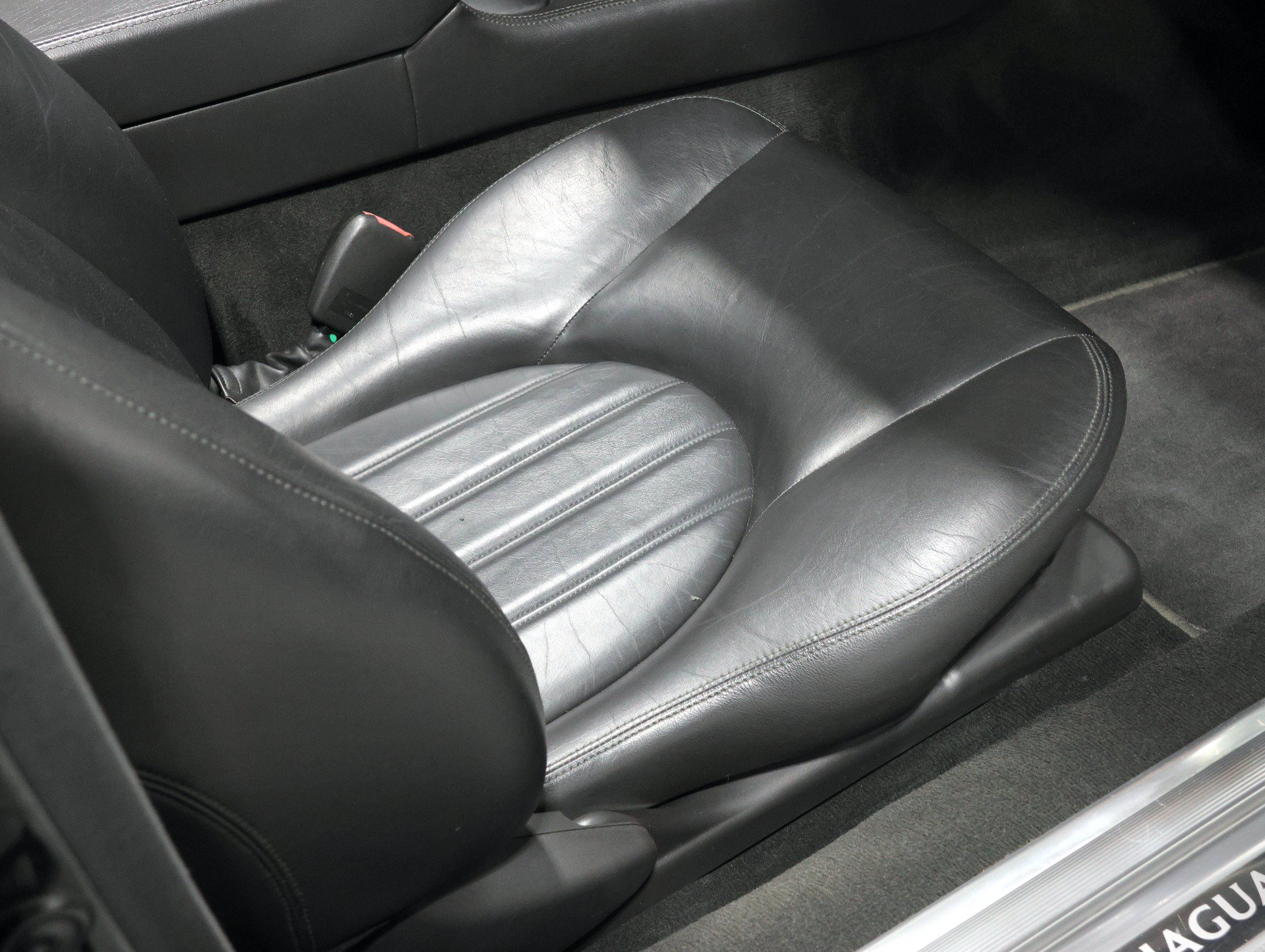 Used 2001 Jaguar XK8 Convertible RWD image 45