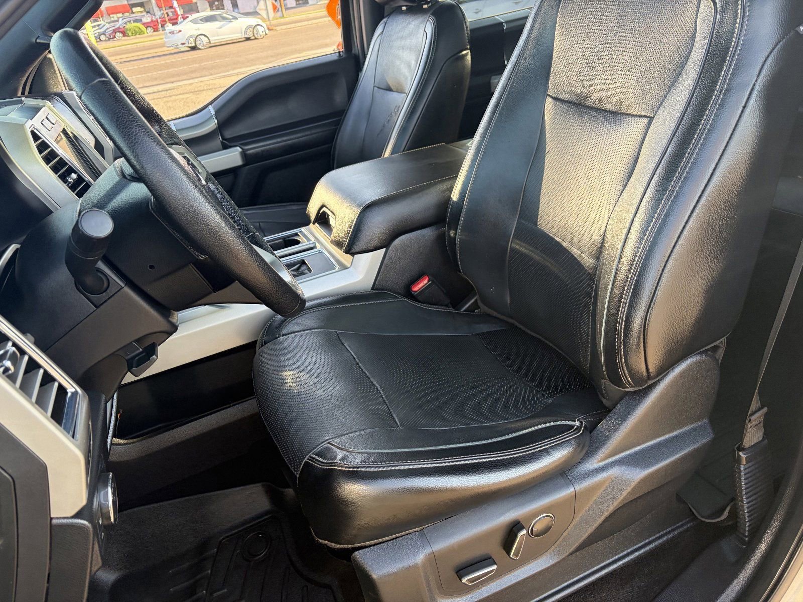 Used 2016 Ford F150 Lariat image 21