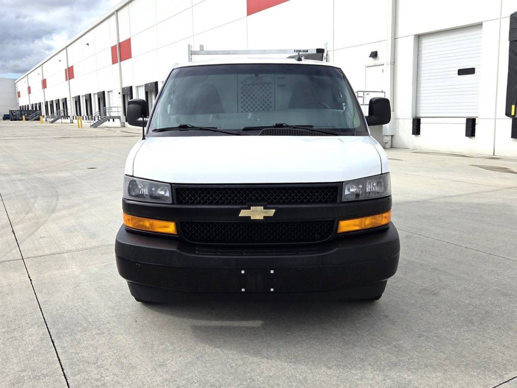 Used 2021 Chevrolet Express 2500 w/ Driver Convenience Package RWD image 2