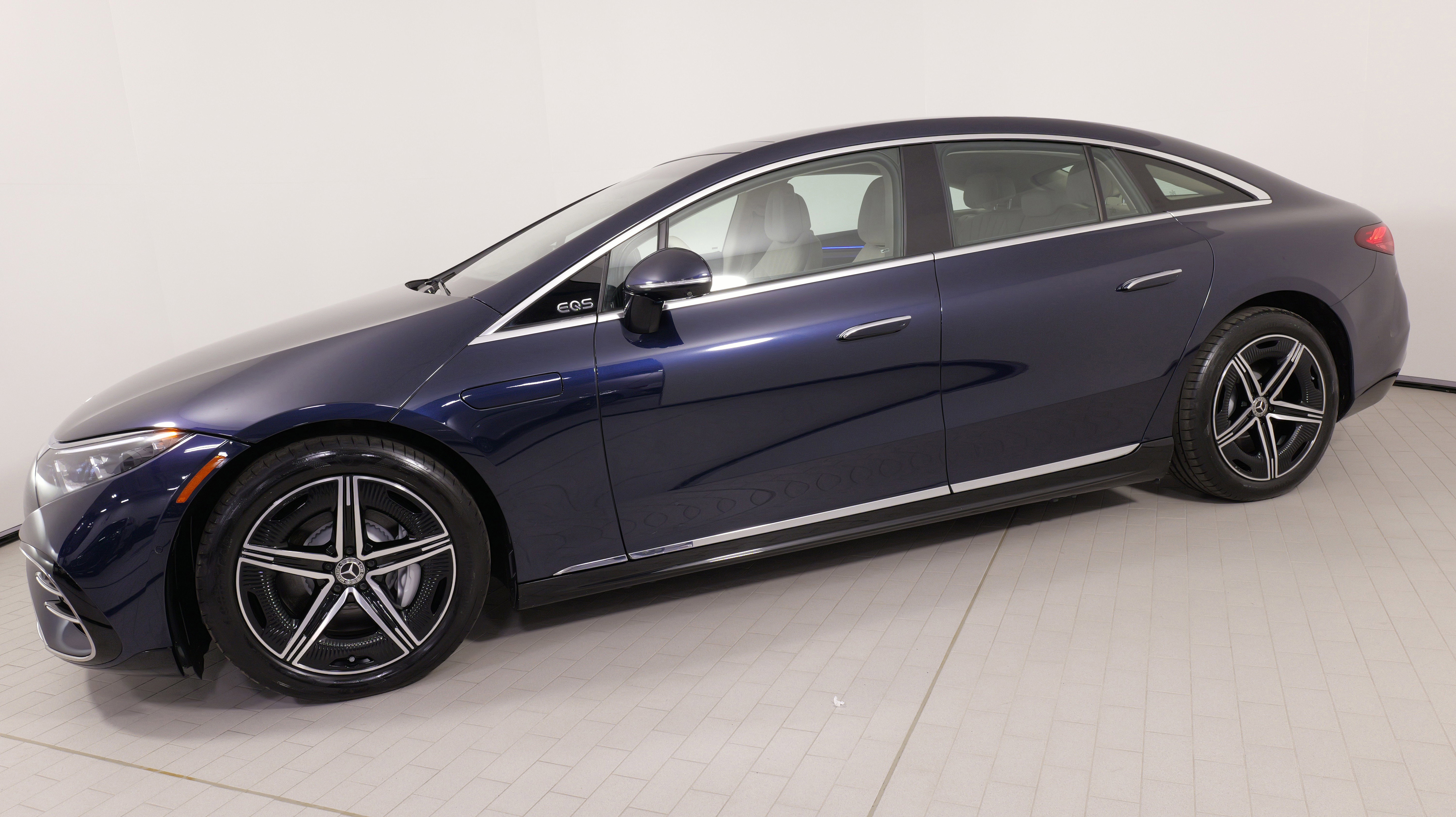 Used 2023 Mercedes-Benz EQS 580 4MATIC Sedan image 1