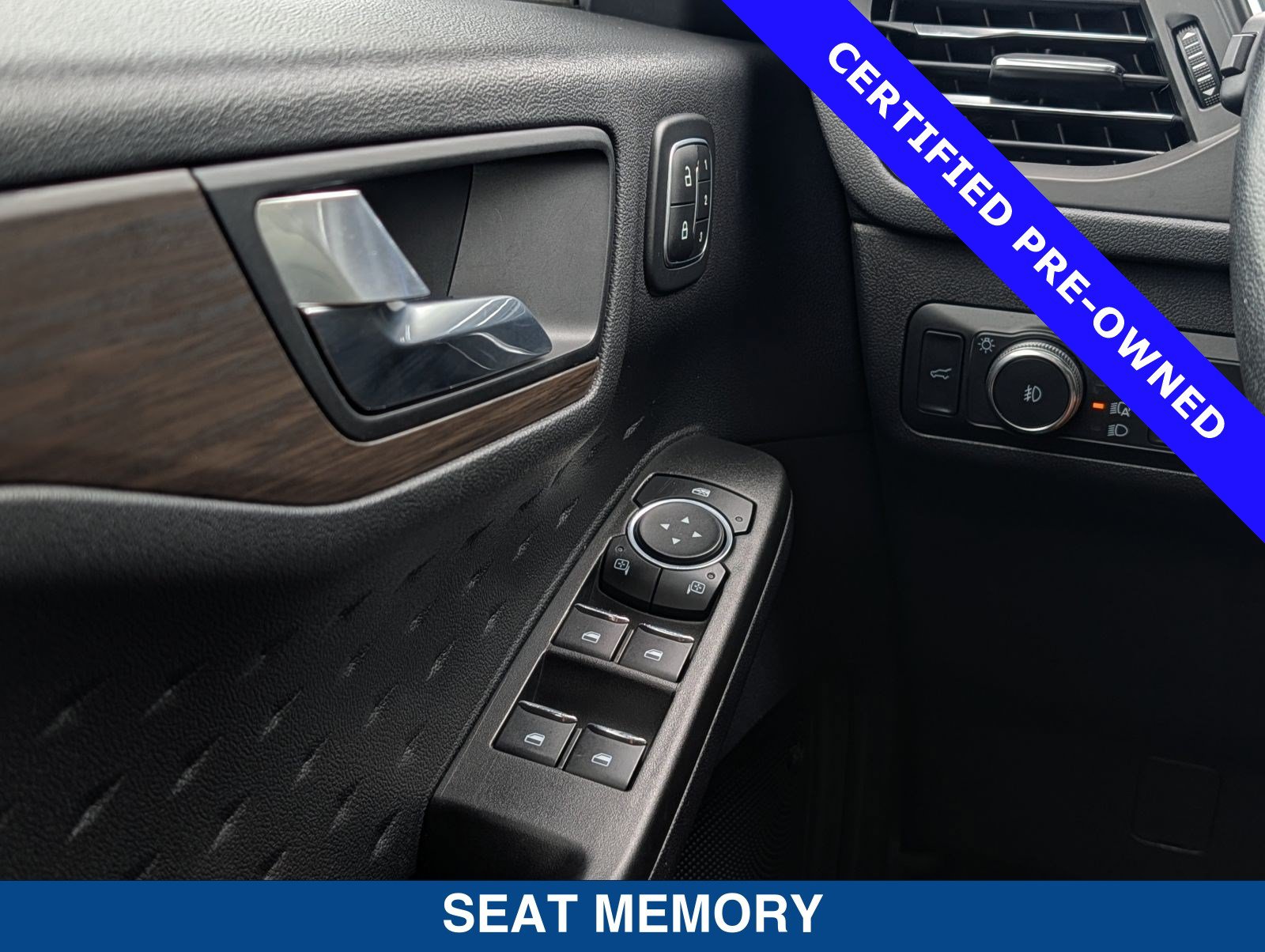 Certified 2020 Ford Escape Titanium AWD/4WD image 26
