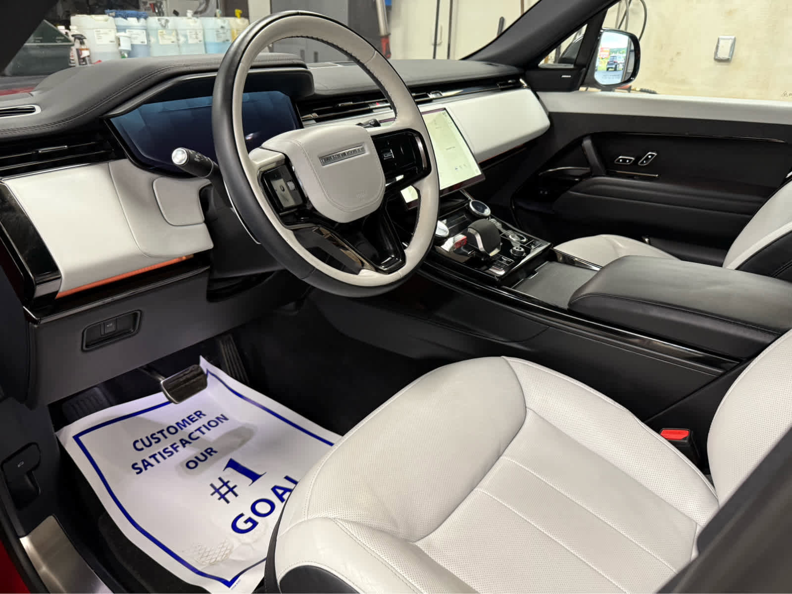 Used 2023 Land Rover Range Rover Sport SE Dynamic image 9