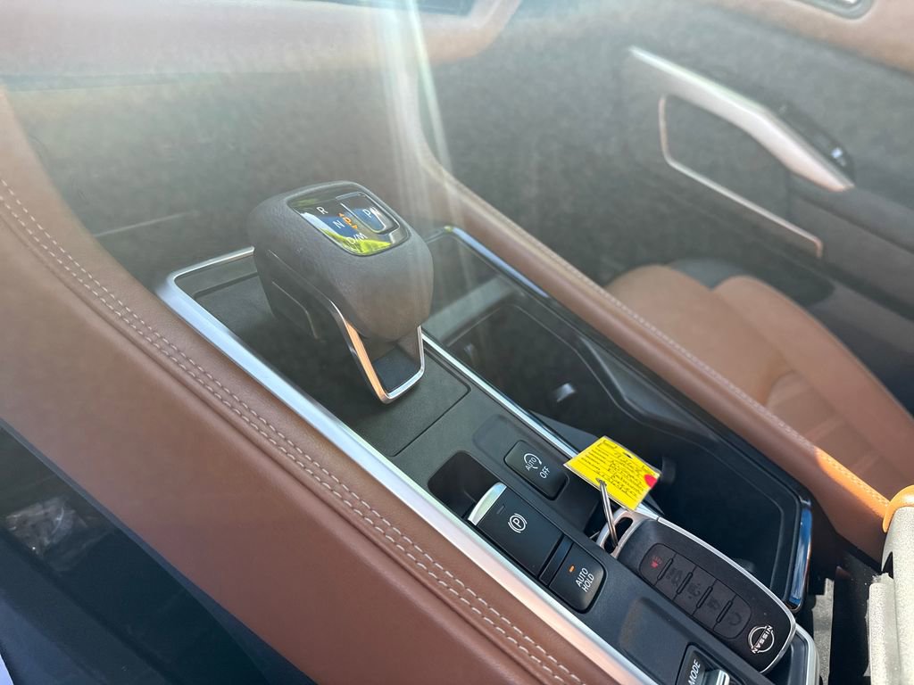 Used 2024 Nissan Pathfinder Platinum w/ Black Appearance Package image 29