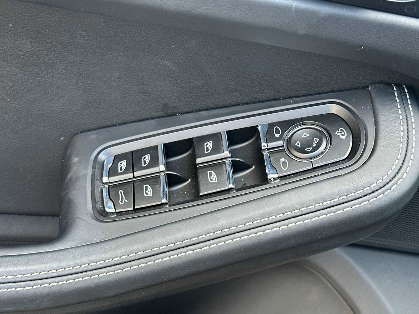 Used 2025 Porsche Macan GTS image 13