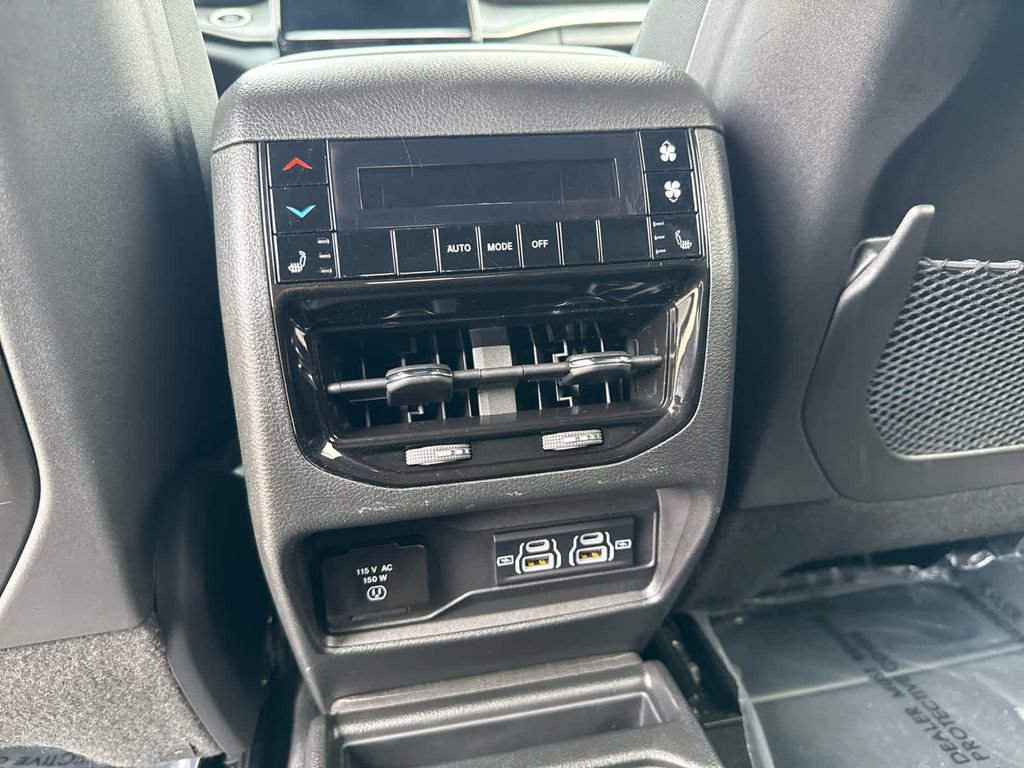 Used 2024 Jeep Grand Cherokee L Limited image 19