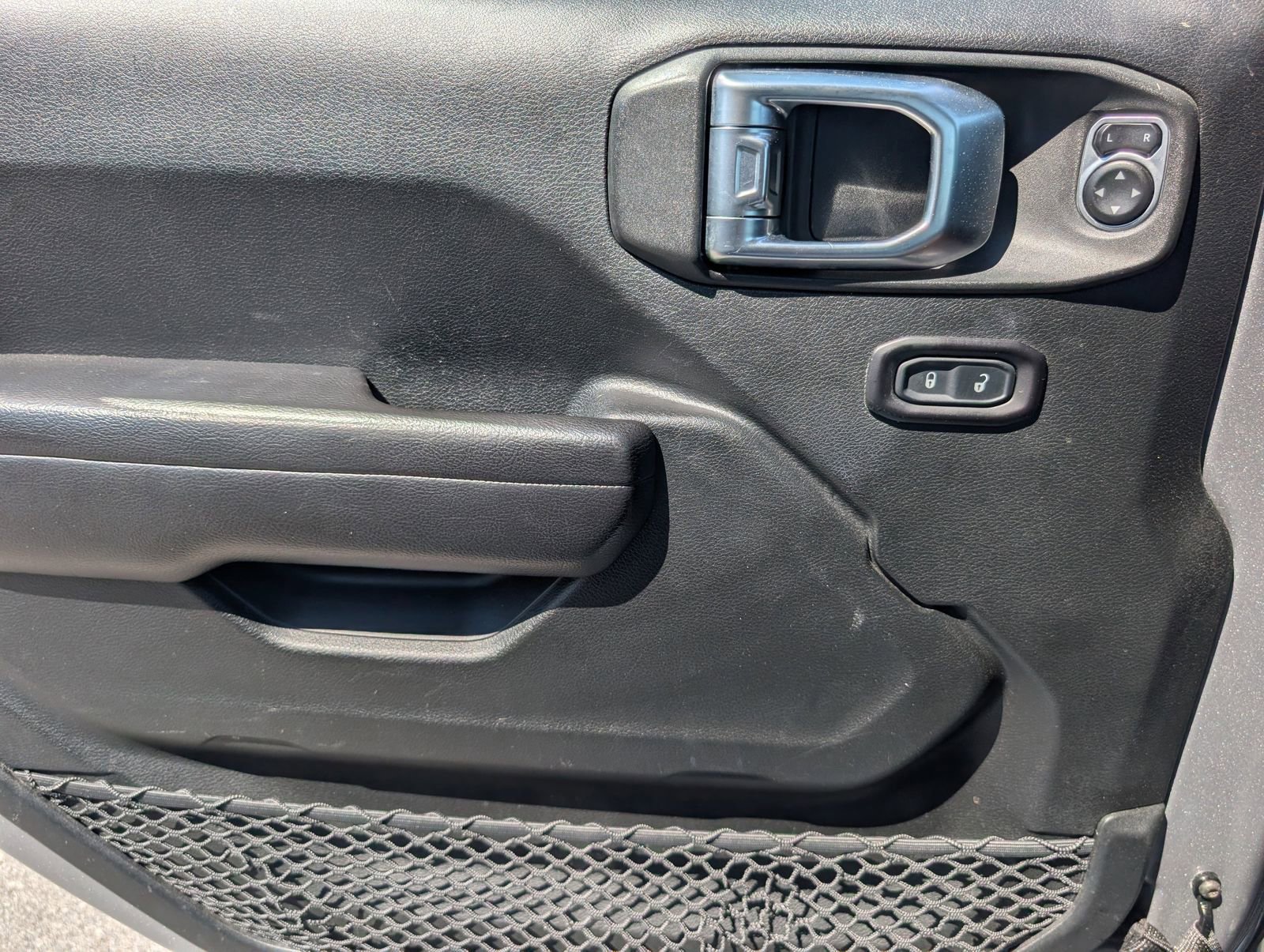 Used 2018 Jeep Wrangler Unlimited Sport S image 28