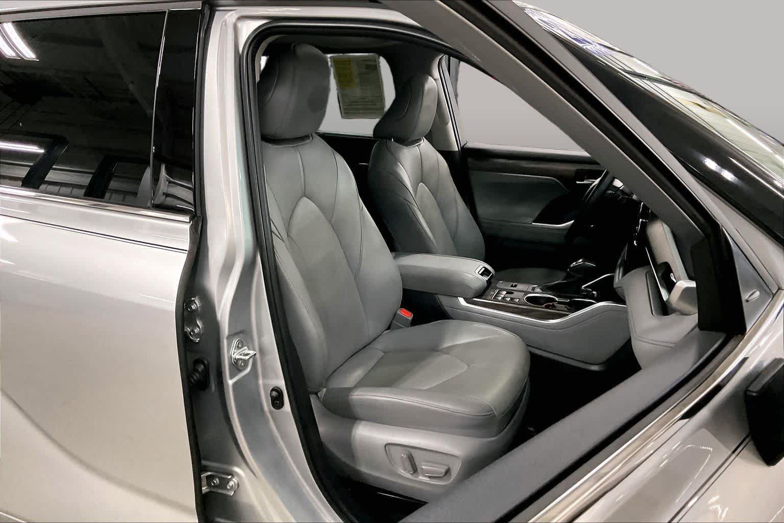 Used 2023 Toyota Highlander Limited AWD/4WD image 9