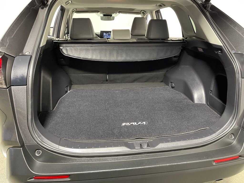 Used 2021 Toyota RAV4 XLE Premium image 10