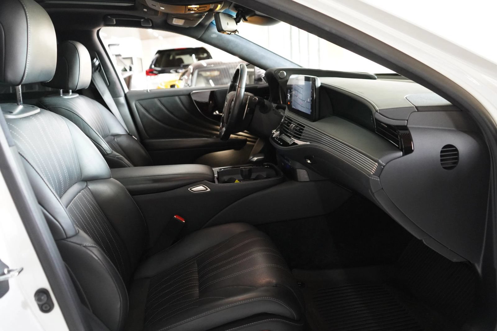 Used 2022 Lexus LS 500 w/ Luxury Package RWD image 19