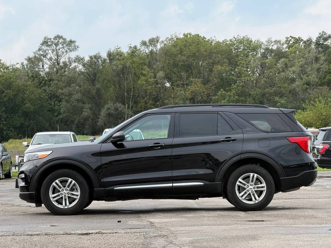 Used 2023 Ford Explorer XLT w/ Equipment Group 202A AWD/4WD image 5