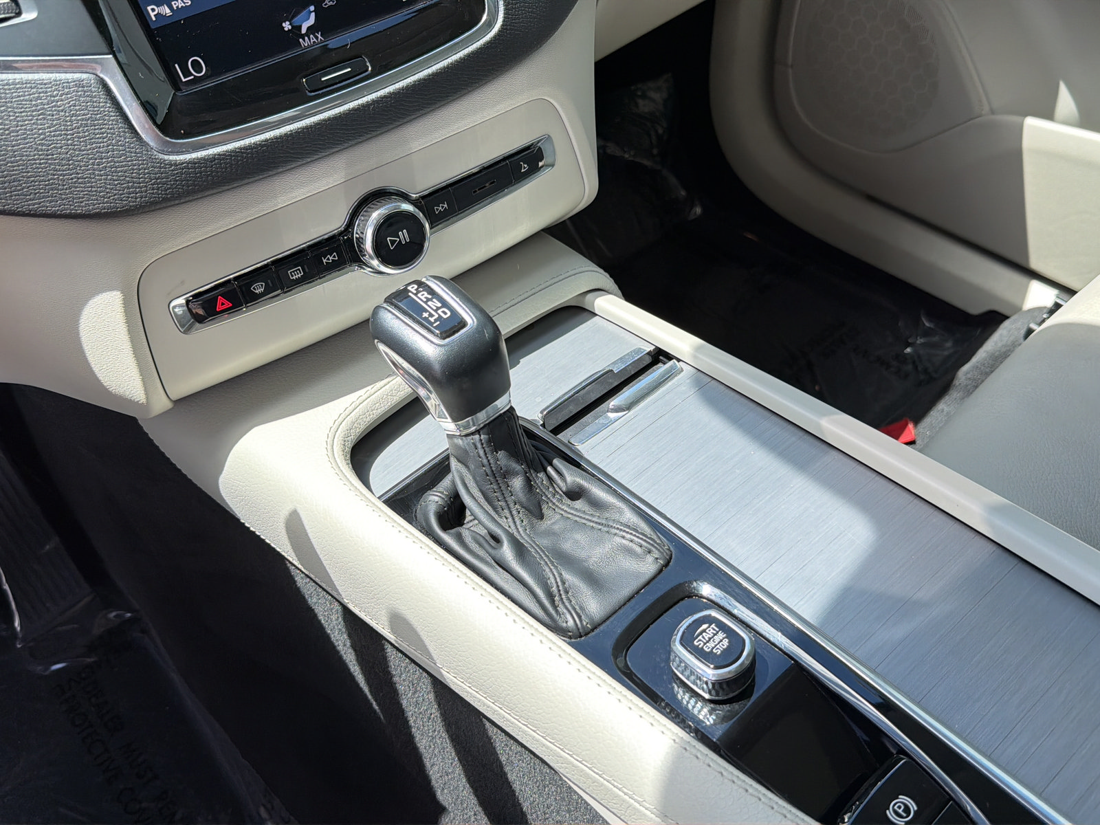 Used 2022 Volvo XC90 T5 Momentum FWD image 26