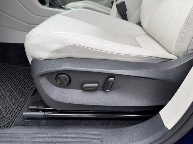 Certified 2023 Volkswagen Tiguan SE image 13