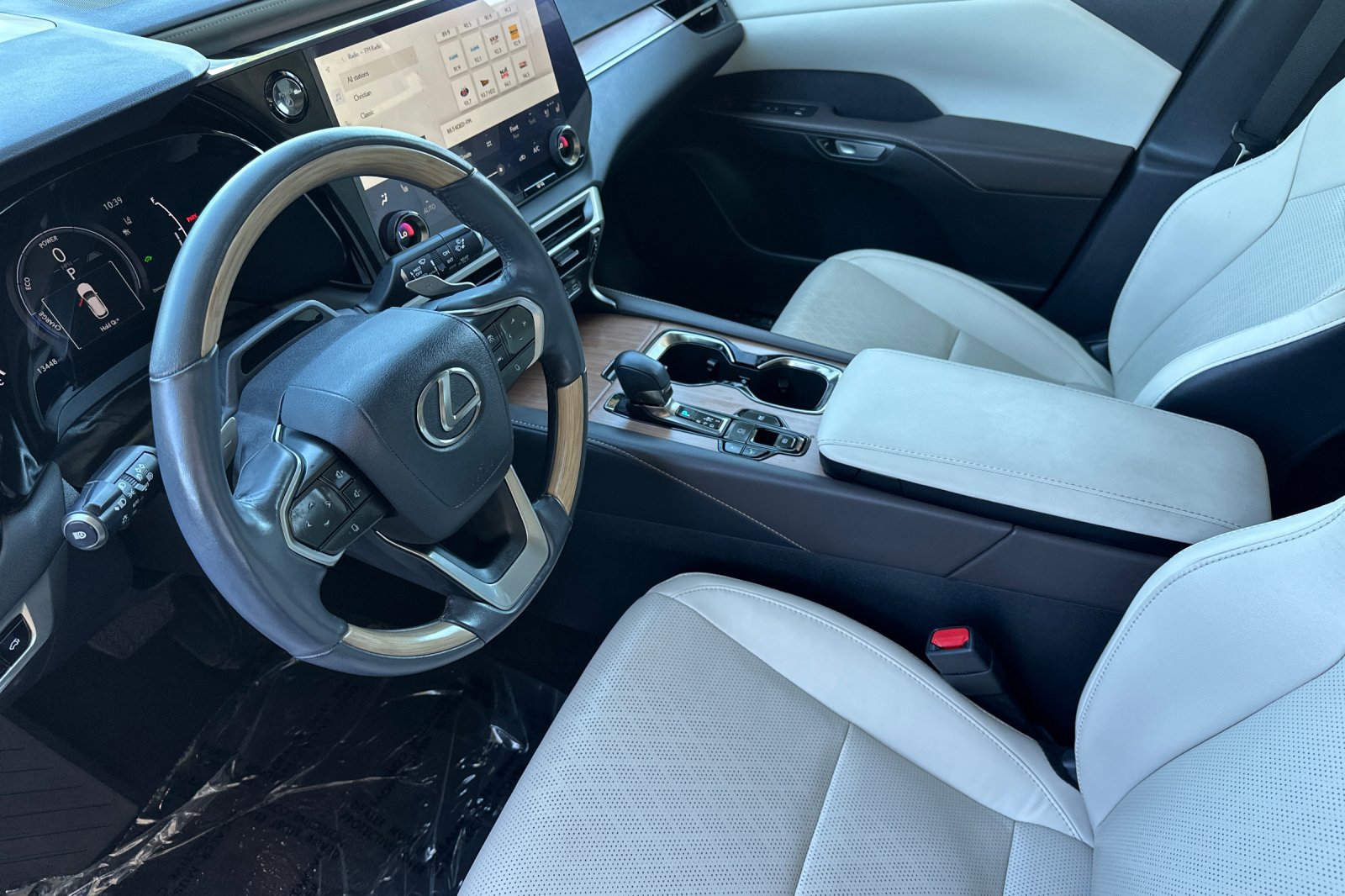Used 2023 Lexus RX 350 w/ Cold Area Package AWD/4WD image 10