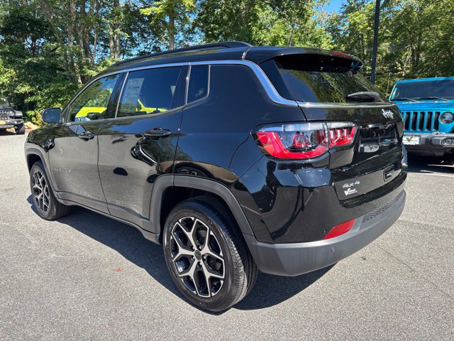 Used 2025 Jeep Compass Limited AWD/4WD image 7