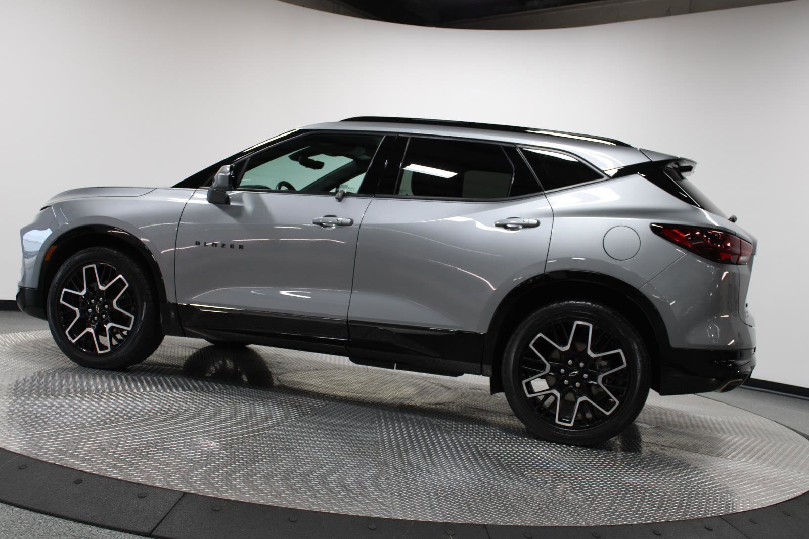 Used 2024 Chevrolet Blazer RS w/ Driver Confidence II Package FWD image 7