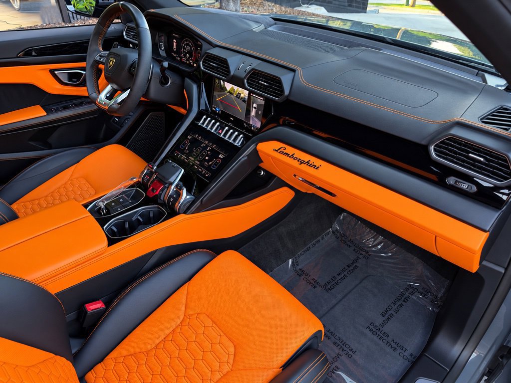 Used 2022 Lamborghini Urus AWD/4WD image 33