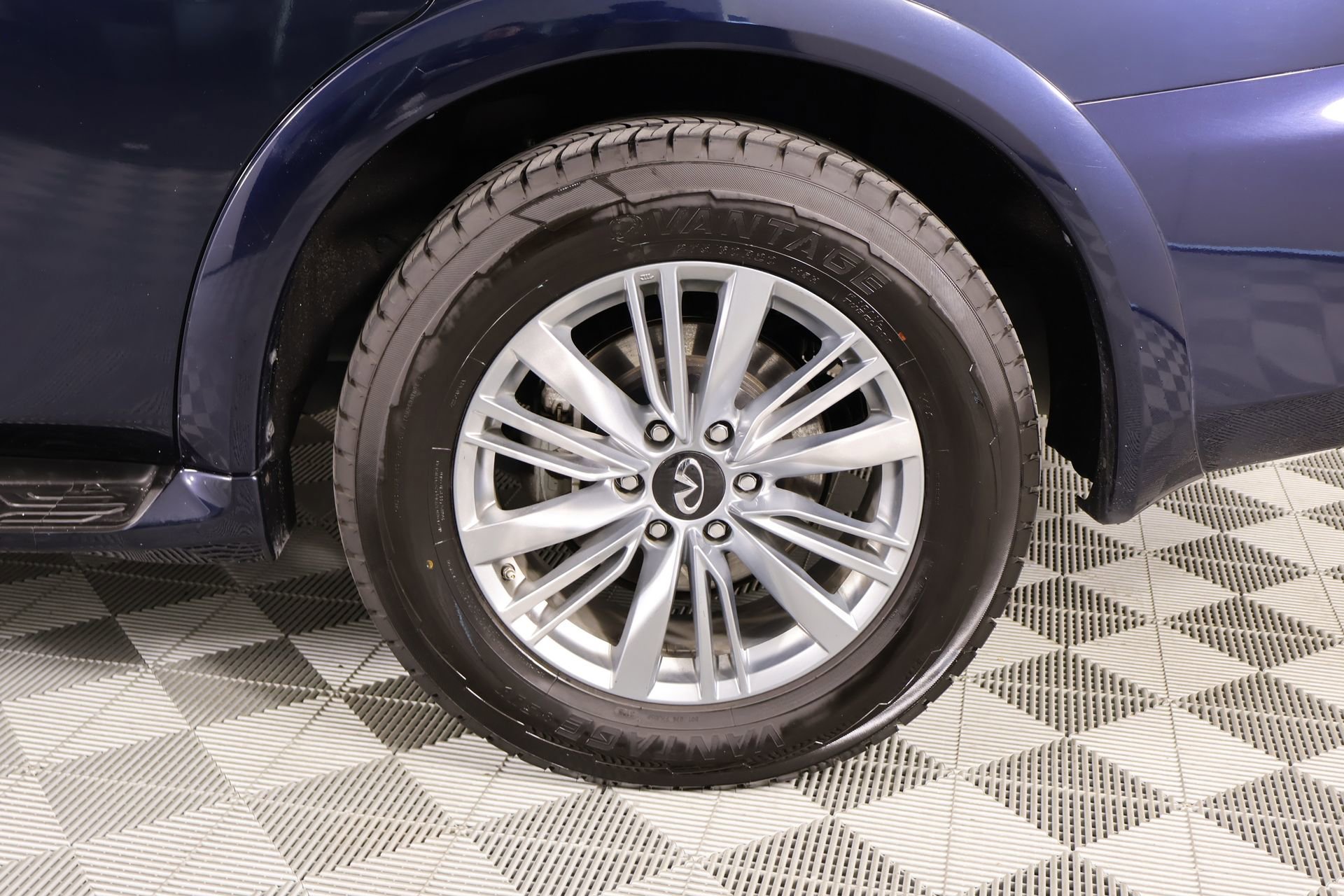 Used 2024 INFINITI QX80 Luxe image 21