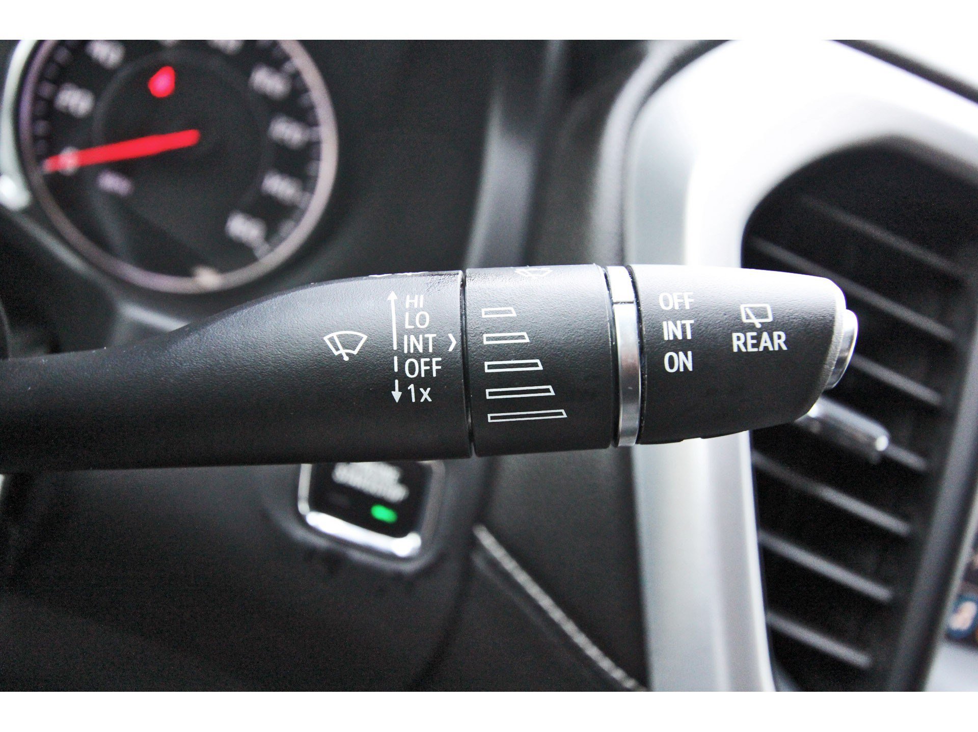 Used 2021 GMC Acadia SLT w/ Elevation Edition FWD image 18