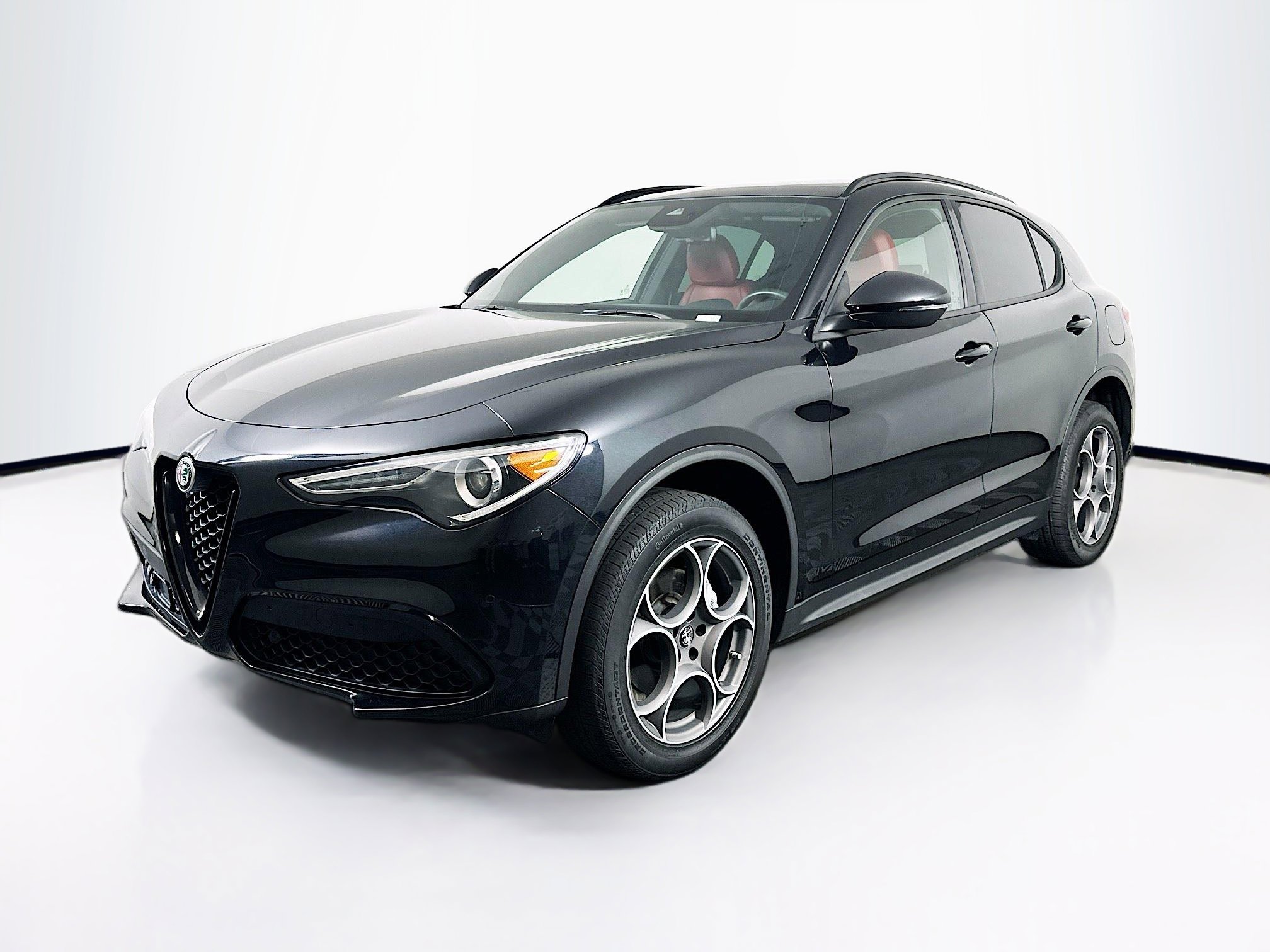 Used 2023 Alfa Romeo Stelvio Sprint RWD image 3