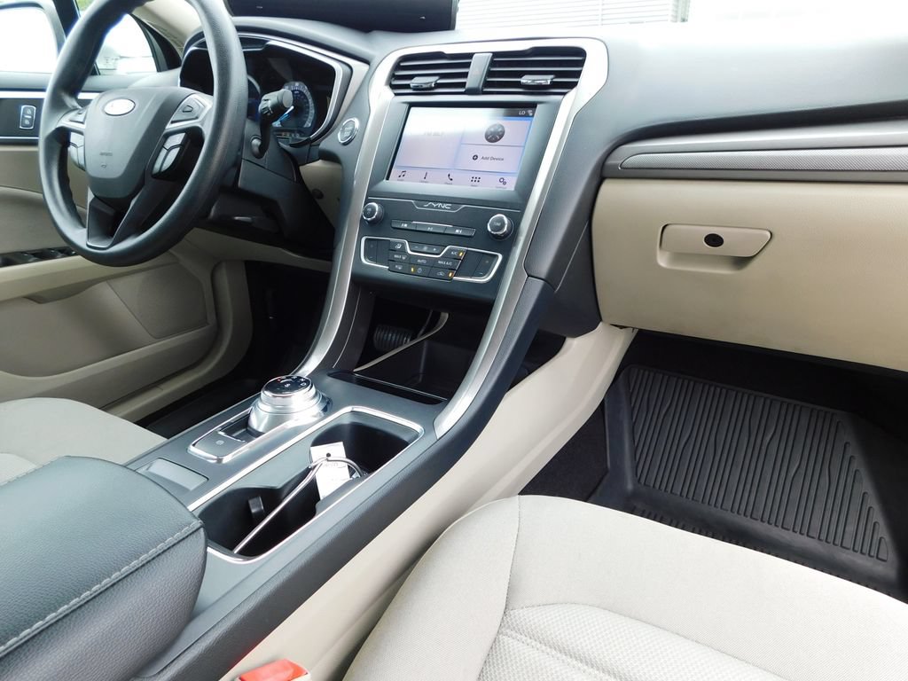 Used 2019 Ford Fusion SE FWD image 20