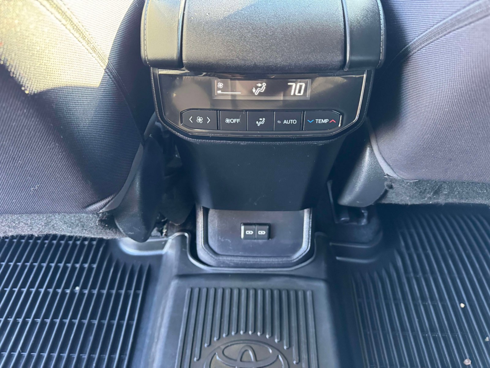 Used 2022 Toyota Highlander LE image 17