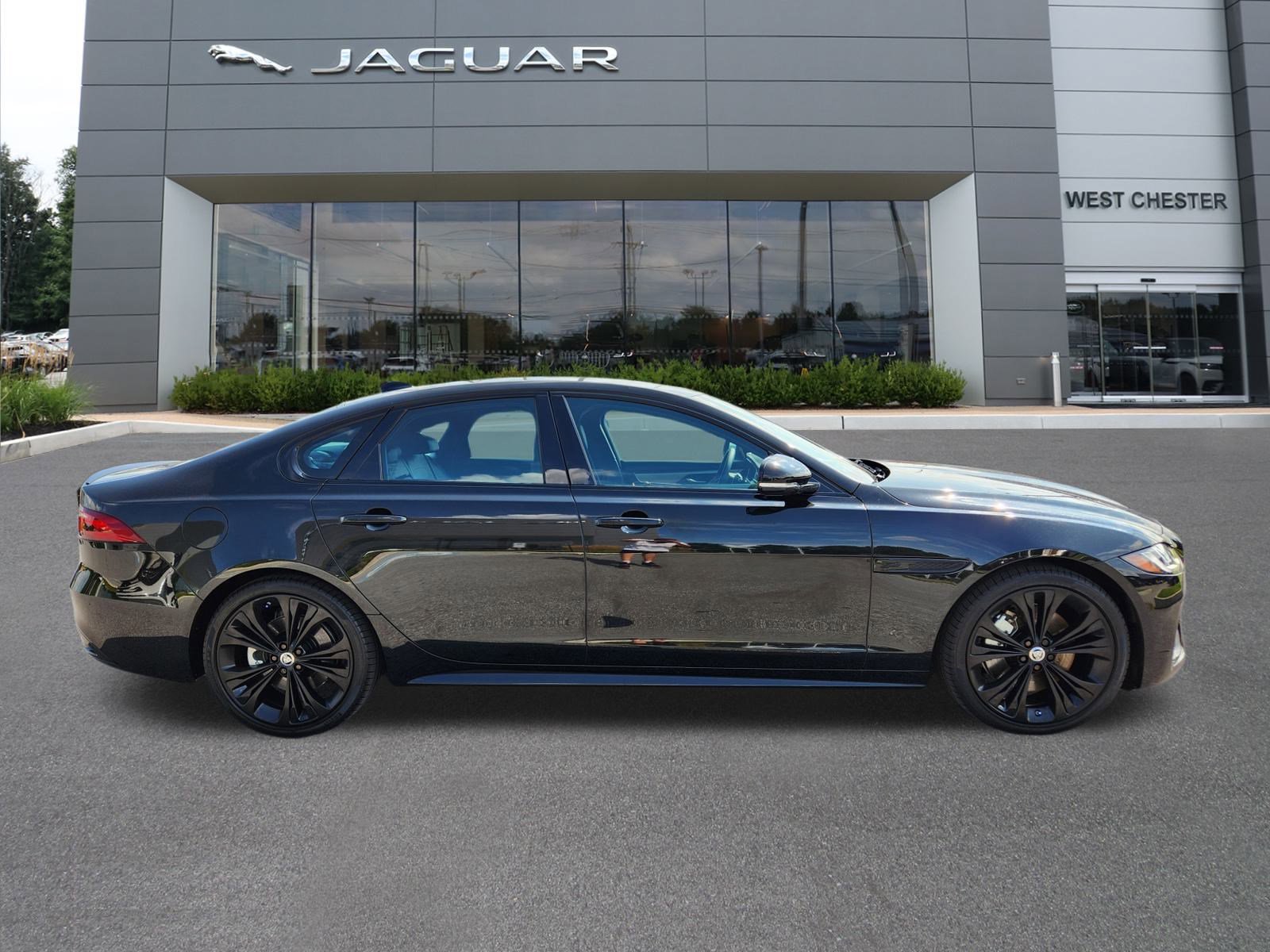 New 2024 Jaguar XF R-Dynamic SE image 4
