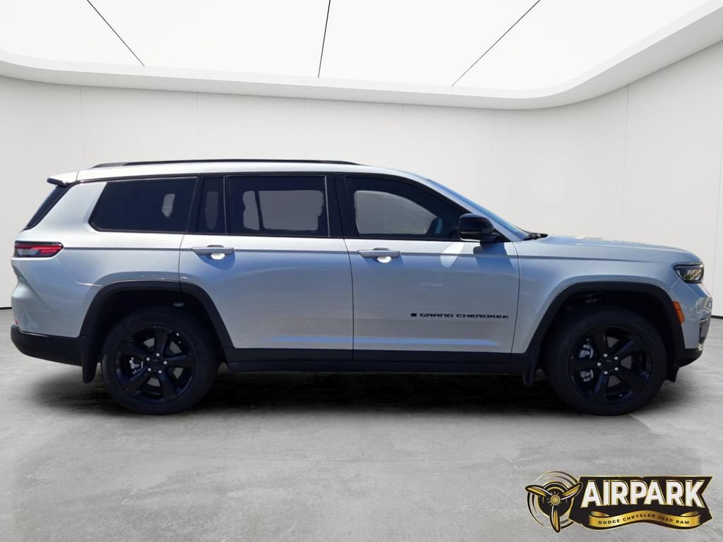 New 2025 Jeep Grand Cherokee L Limited w/ Black Appearance Package AWD/4WD image 3