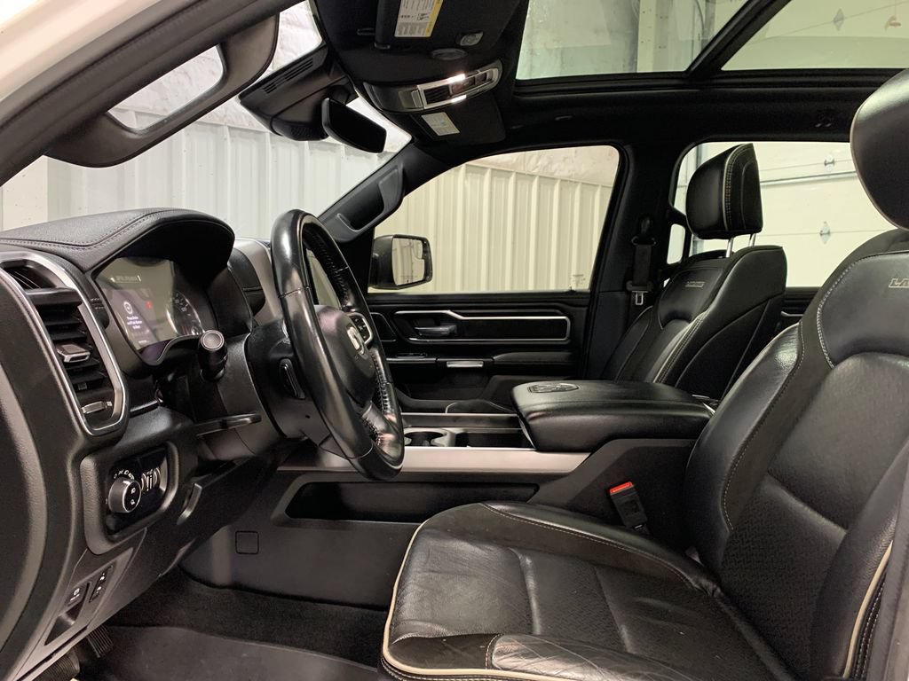 Used 2023 RAM 1500 Laramie AWD/4WD image 4