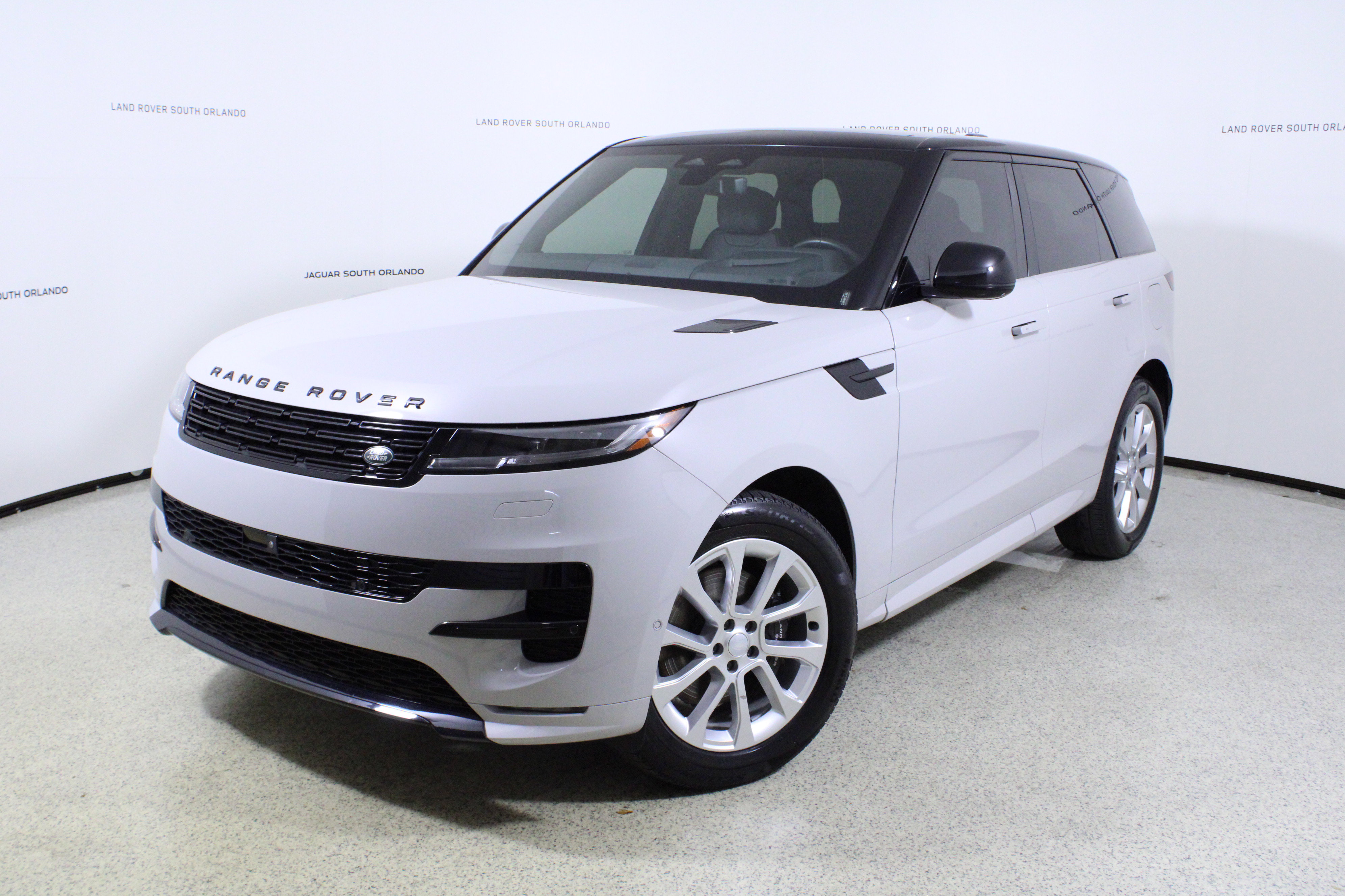 Used 2025 Land Rover Range Rover Sport Dynamic SE image 1