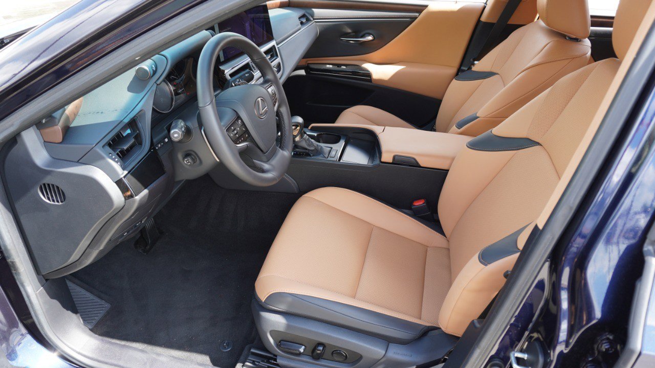 Used 2024 Lexus ES 350 w/ Premium Package image 13